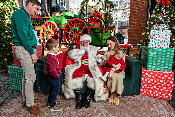 RKPhoto-2025-TheCharlestonSanta-Nov28-0204