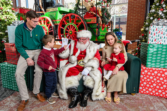 RKPhoto-2025-TheCharlestonSanta-Nov28-0205