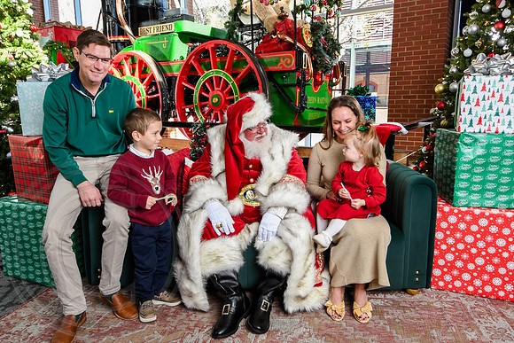 RKPhoto-2025-TheCharlestonSanta-Nov28-0206