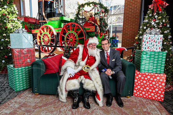 RKPhoto-2025-TheCharlestonSanta-Nov28-0214