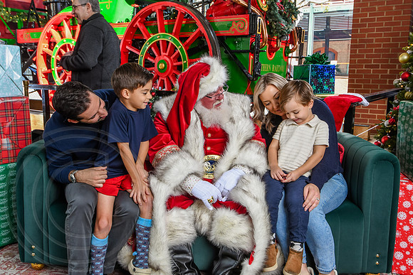 RKPhoto-2025-TheCharlestonSanta-Nov28-0219