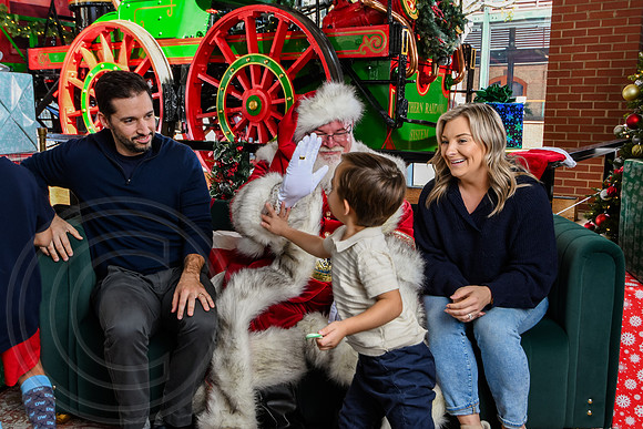 RKPhoto-2025-TheCharlestonSanta-Nov28-0222