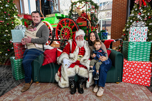 RKPhoto-2025-TheCharlestonSanta-Nov28-0223
