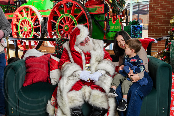 RKPhoto-2025-TheCharlestonSanta-Nov28-0224