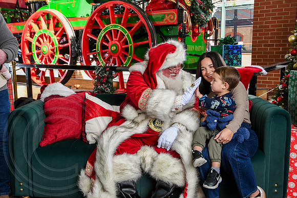 RKPhoto-2025-TheCharlestonSanta-Nov28-0225
