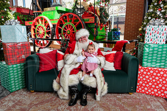RKPhoto-2025-TheCharlestonSanta-Nov28-0229