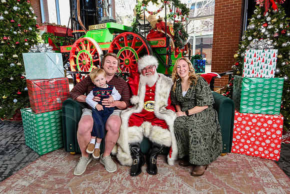 RKPhoto-2025-TheCharlestonSanta-Nov28-0232