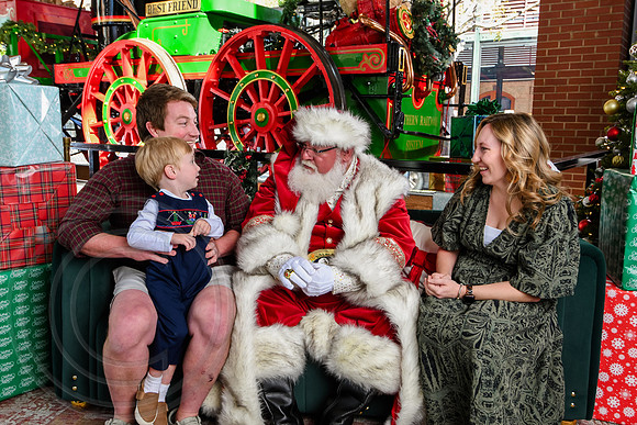 RKPhoto-2025-TheCharlestonSanta-Nov28-0233