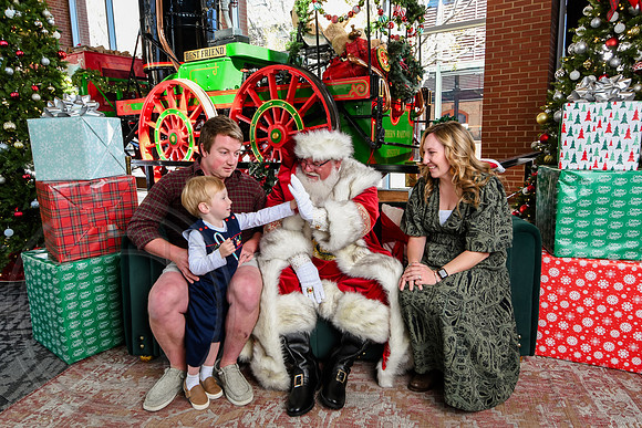 RKPhoto-2025-TheCharlestonSanta-Nov28-0234