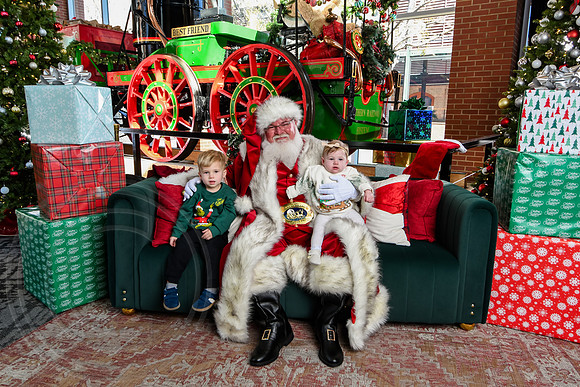 RKPhoto-2025-TheCharlestonSanta-Nov28-0241