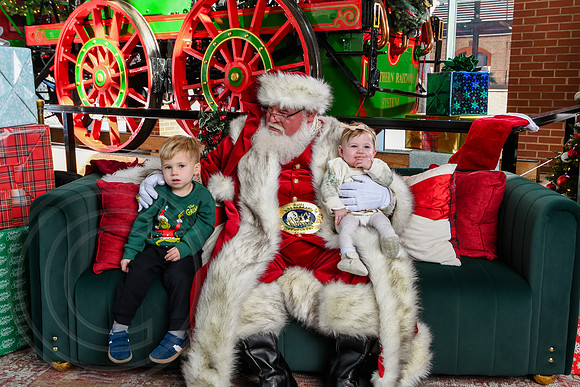 RKPhoto-2025-TheCharlestonSanta-Nov28-0243