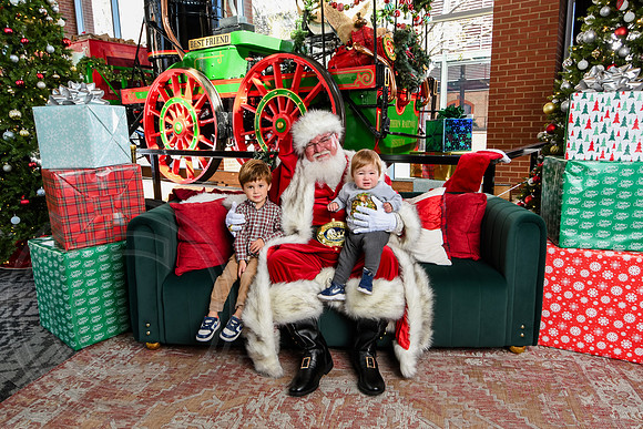 RKPhoto-2025-TheCharlestonSanta-Nov28-0244