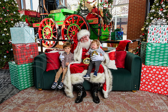 RKPhoto-2025-TheCharlestonSanta-Nov28-0245