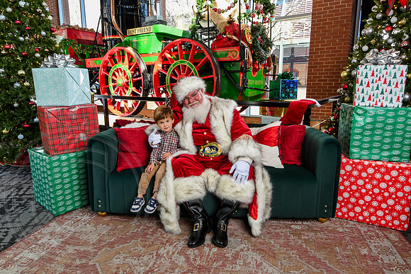 RKPhoto-2025-TheCharlestonSanta-Nov28-0246