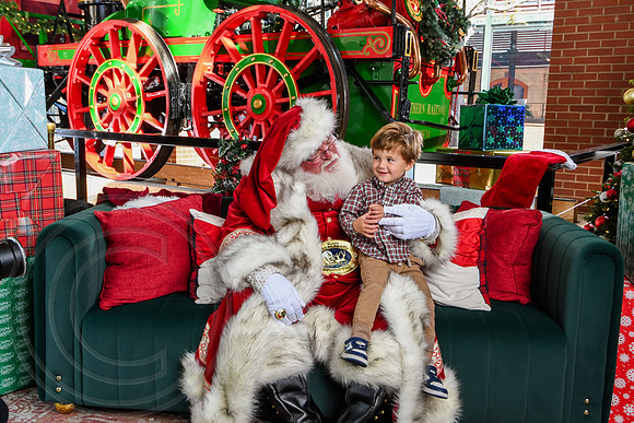 RKPhoto-2025-TheCharlestonSanta-Nov28-0248