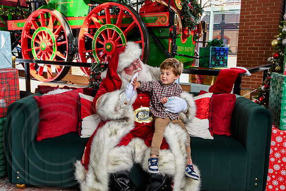 RKPhoto-2025-TheCharlestonSanta-Nov28-0249