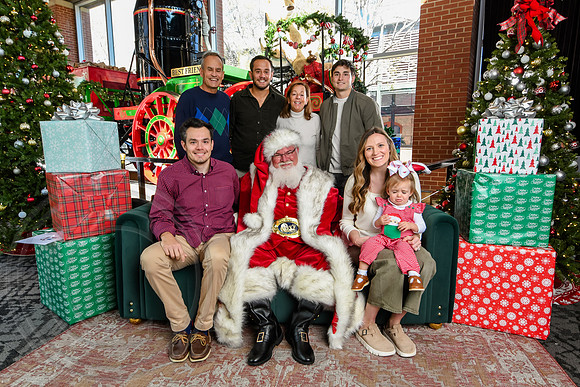 RKPhoto-2025-TheCharlestonSanta-Nov28-0254
