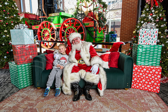 RKPhoto-2025-TheCharlestonSanta-Nov28-0256