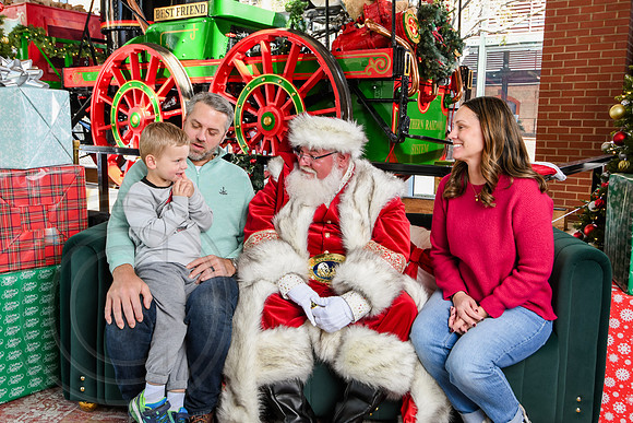 RKPhoto-2025-TheCharlestonSanta-Nov28-0259