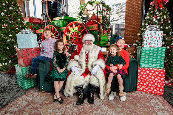 RKPhoto-2025-TheCharlestonSanta-Nov28-0268