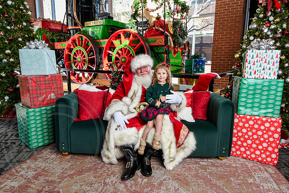 RKPhoto-2025-TheCharlestonSanta-Nov28-0275
