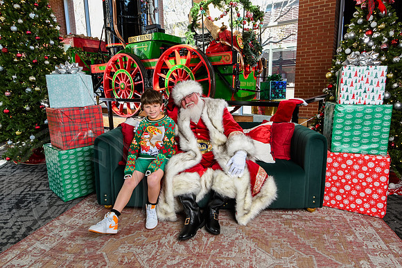 RKPhoto-2025-TheCharlestonSanta-Nov28-0276