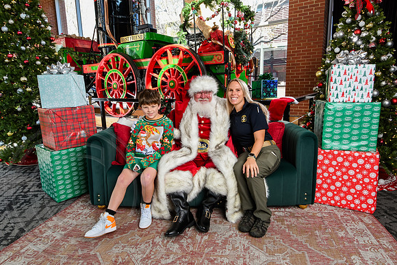 RKPhoto-2025-TheCharlestonSanta-Nov28-0277