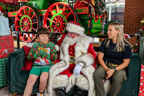 RKPhoto-2025-TheCharlestonSanta-Nov28-0278