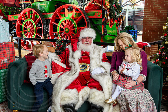 RKPhoto-2025-TheCharlestonSanta-Nov28-0287