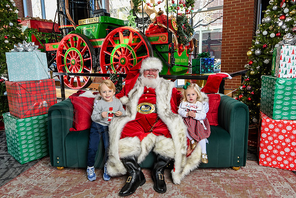 RKPhoto-2025-TheCharlestonSanta-Nov28-0288
