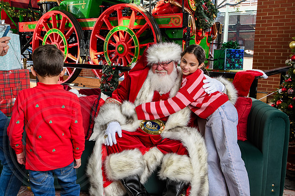 RKPhoto-2025-TheCharlestonSanta-Nov28-0300