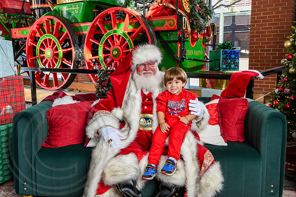 RKPhoto-2025-TheCharlestonSanta-Nov28-0305