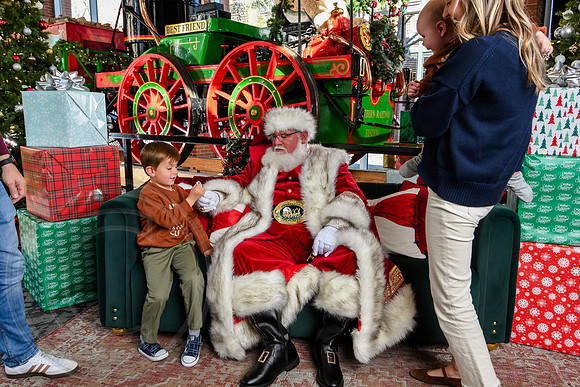 RKPhoto-2025-TheCharlestonSanta-Nov28-0315