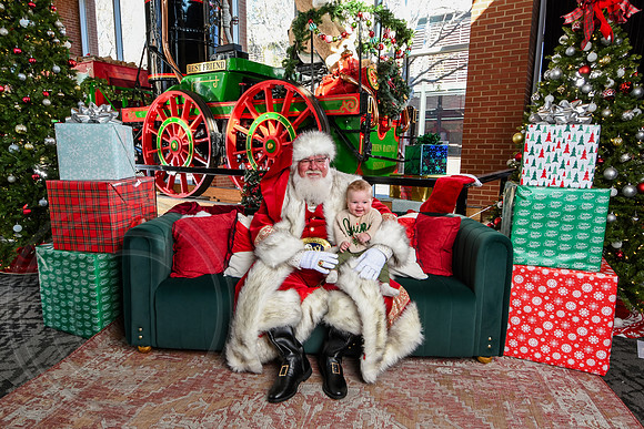 RKPhoto-2025-TheCharlestonSanta-Nov28-0319
