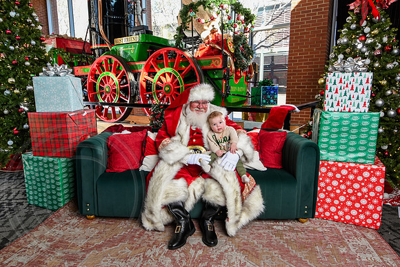 RKPhoto-2025-TheCharlestonSanta-Nov28-0321