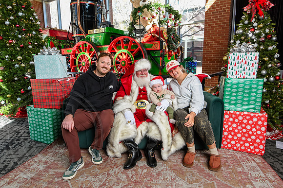 RKPhoto-2025-TheCharlestonSanta-Nov28-0322