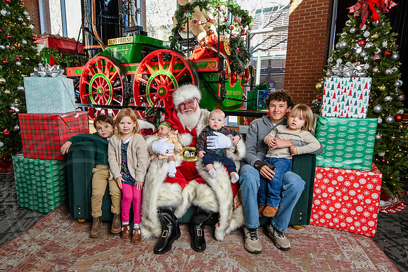 RKPhoto-2025-TheCharlestonSanta-Nov28-0324