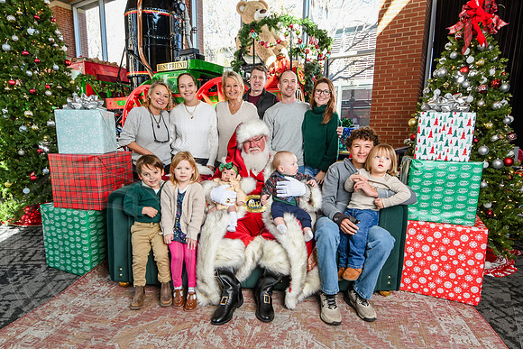 RKPhoto-2025-TheCharlestonSanta-Nov28-0326