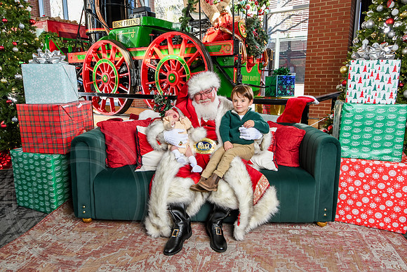 RKPhoto-2025-TheCharlestonSanta-Nov28-0327