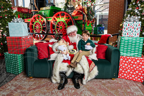 RKPhoto-2025-TheCharlestonSanta-Nov28-0328