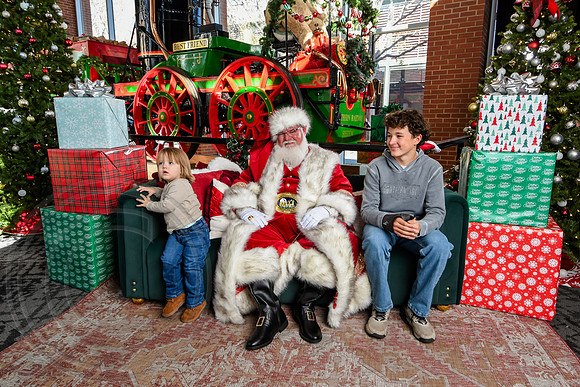 RKPhoto-2025-TheCharlestonSanta-Nov28-0330