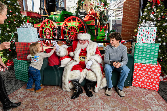 RKPhoto-2025-TheCharlestonSanta-Nov28-0331