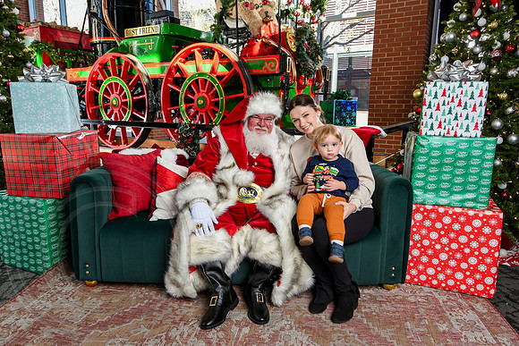 RKPhoto-2025-TheCharlestonSanta-Nov28-0337