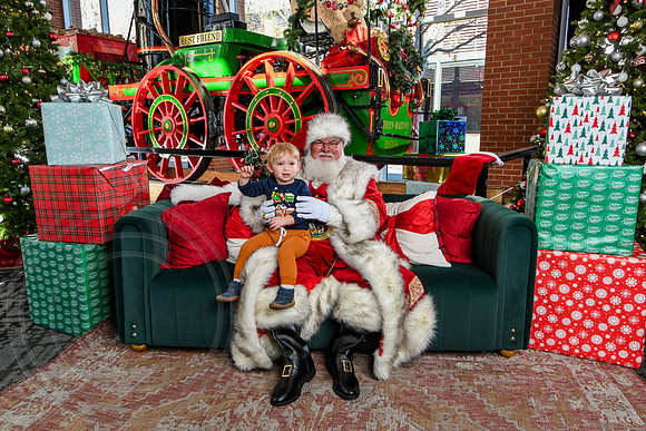 RKPhoto-2025-TheCharlestonSanta-Nov28-0344