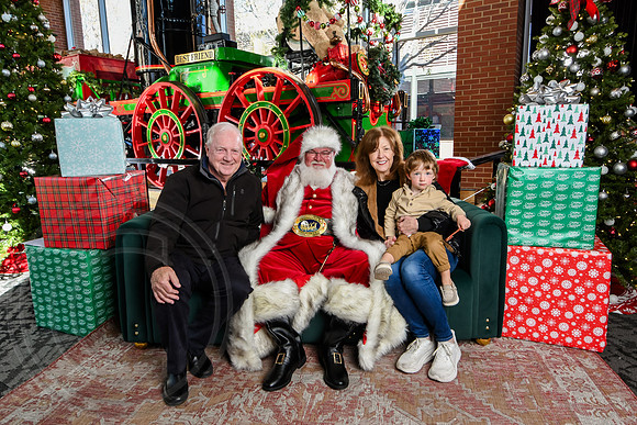 RKPhoto-2025-TheCharlestonSanta-Nov28-0348
