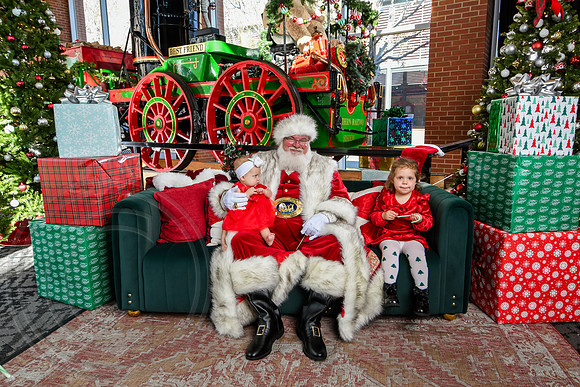 RKPhoto-2025-TheCharlestonSanta-Nov28-0364