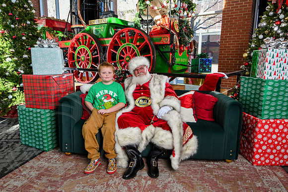 RKPhoto-2025-TheCharlestonSanta-Nov28-0369