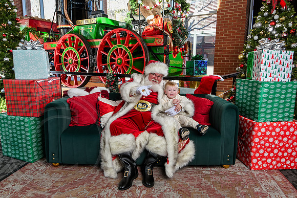 RKPhoto-2025-TheCharlestonSanta-Nov28-0370