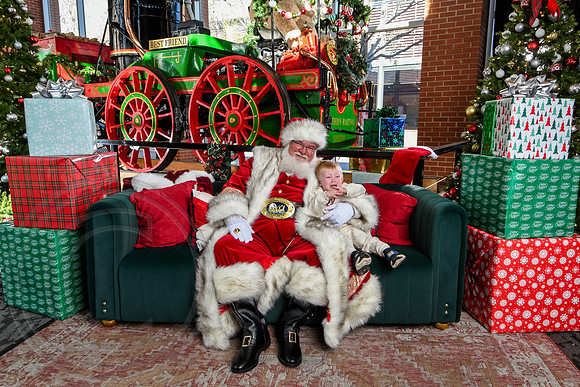 RKPhoto-2025-TheCharlestonSanta-Nov28-0371
