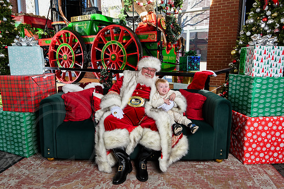 RKPhoto-2025-TheCharlestonSanta-Nov28-0372